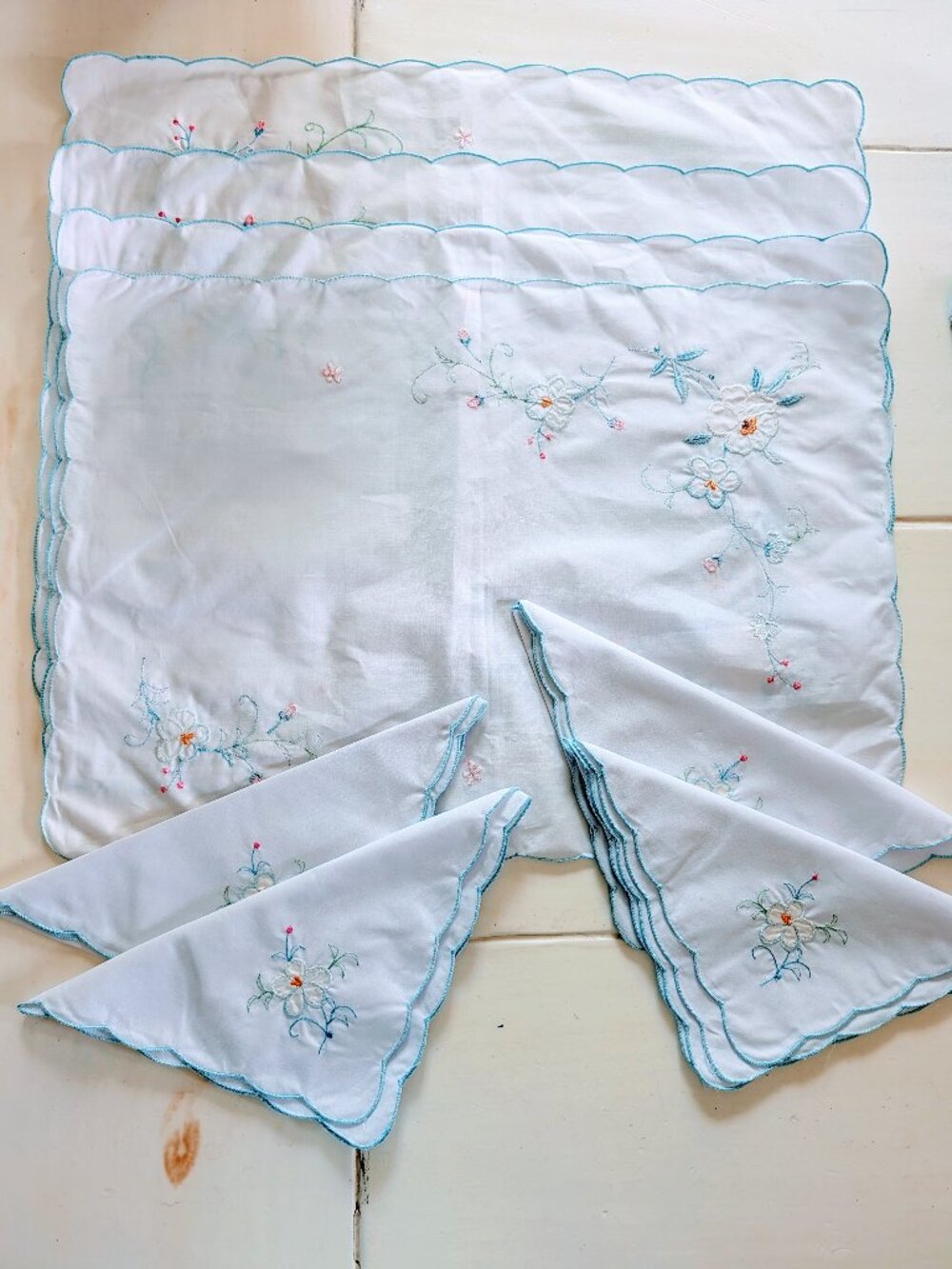 VTG Linen Placemats & Napkins Set 4 Blue Floral Embroidered Cottage Farmhouse